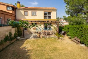 LUZ, AMPLITUD Y UN JARDÍN DE ENSUEÑO EN CASTELLVELL DEL CAMP