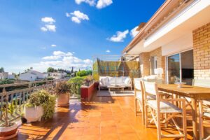 PISO CON TERRAZA ESPECTACULAR Y LICENCIA TURÍSTICA EN EL VENDRELL