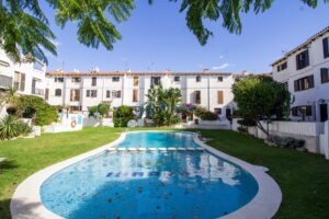 CASA ADOSADA DE ENSUEÑO EN TORREDEMBARRA