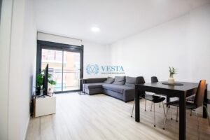 CALMA, LUZ Y A ESCASOS PASOS DEL MAR EN CAMBRILS