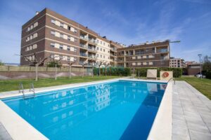 ESPECTACULAR PISO CON PISCINA Y PARKING EN REUS