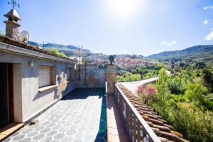 ESPECTACULAR CASA CON VISTAS EN LA RIBA