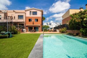 ESPECTACULAR VIVIENDA CON PISCINA Y PARKING EN RIUDOMS
