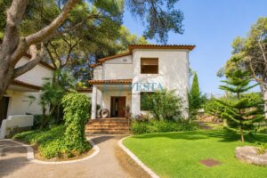 UNA CASA EN EL ROC DE SANT GAIETÀ